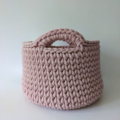 Crochet basket with handles