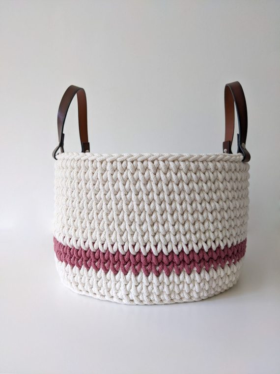 Crochet basket with leather handles