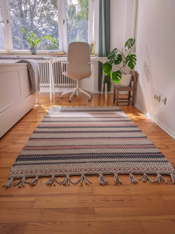 Square boho rug with beige fringes