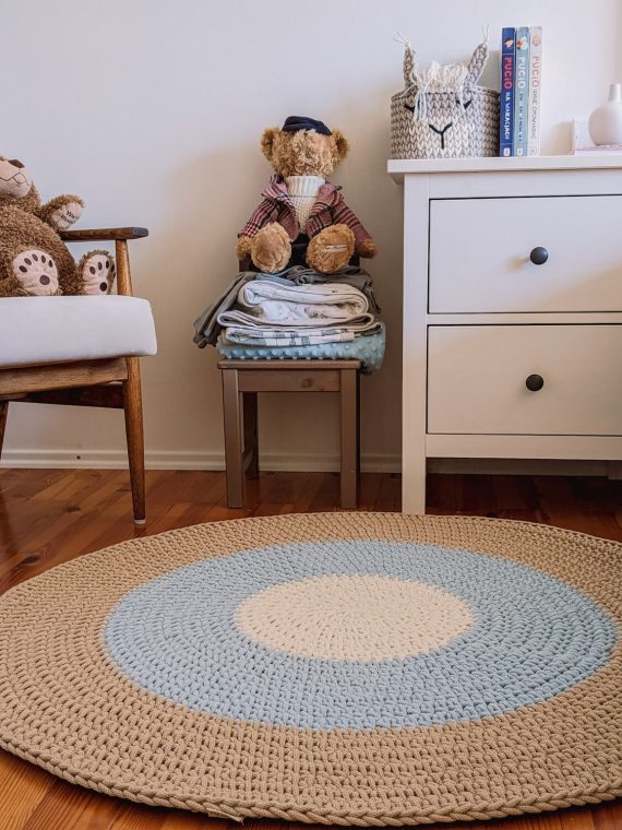 Round carpet for the children's room