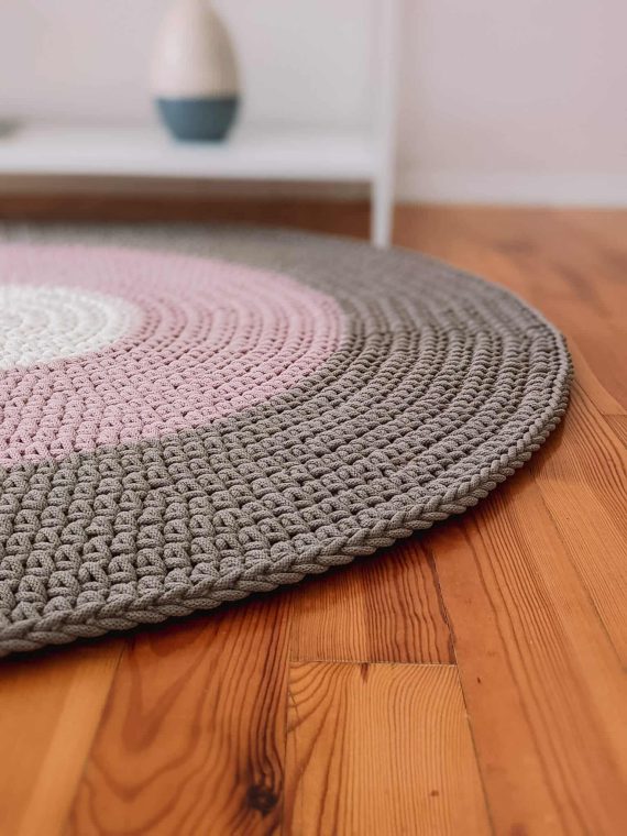 Round carpet for the living room