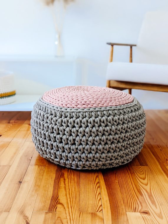 Round rose-brown pouffe