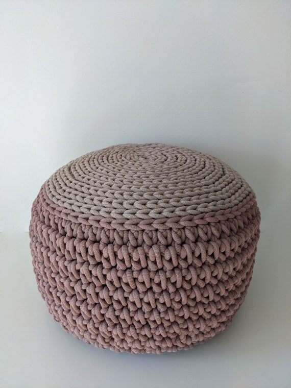 Round pearl-muave crochet pouffe