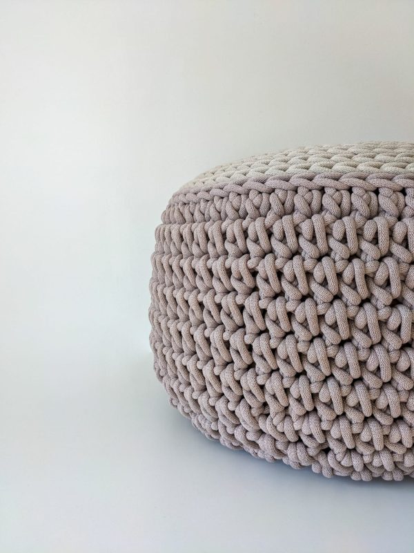 Round pearl crochet pouf