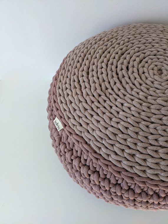 Round pearl-muave crochet pouffe