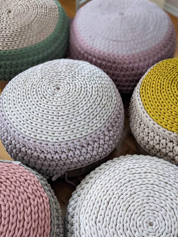 Round pearl crochet pouf