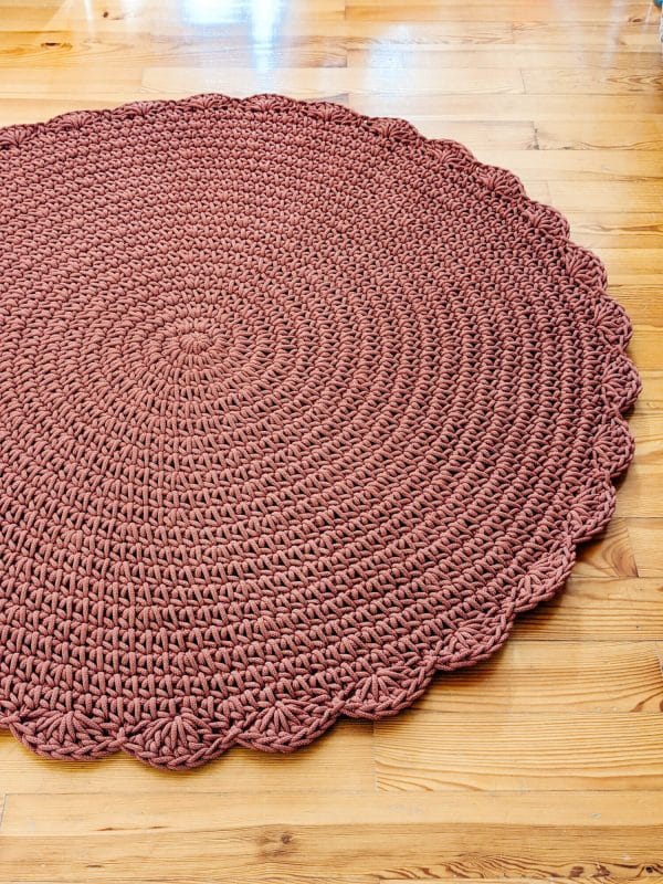 Round terracota rug for the living room